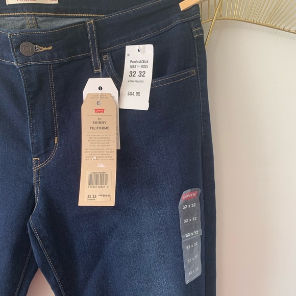 Levi’s 711 Dark Wash Skinny Jean - Picture 4 of 8